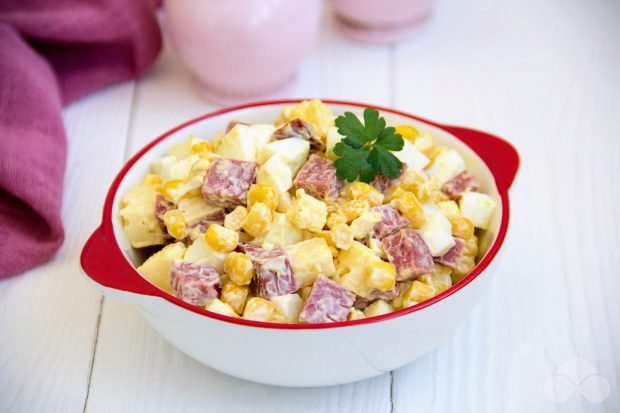 Салат с копченой колбасой и яйцами – простой и вкусный рецепт с фото (пошагово)