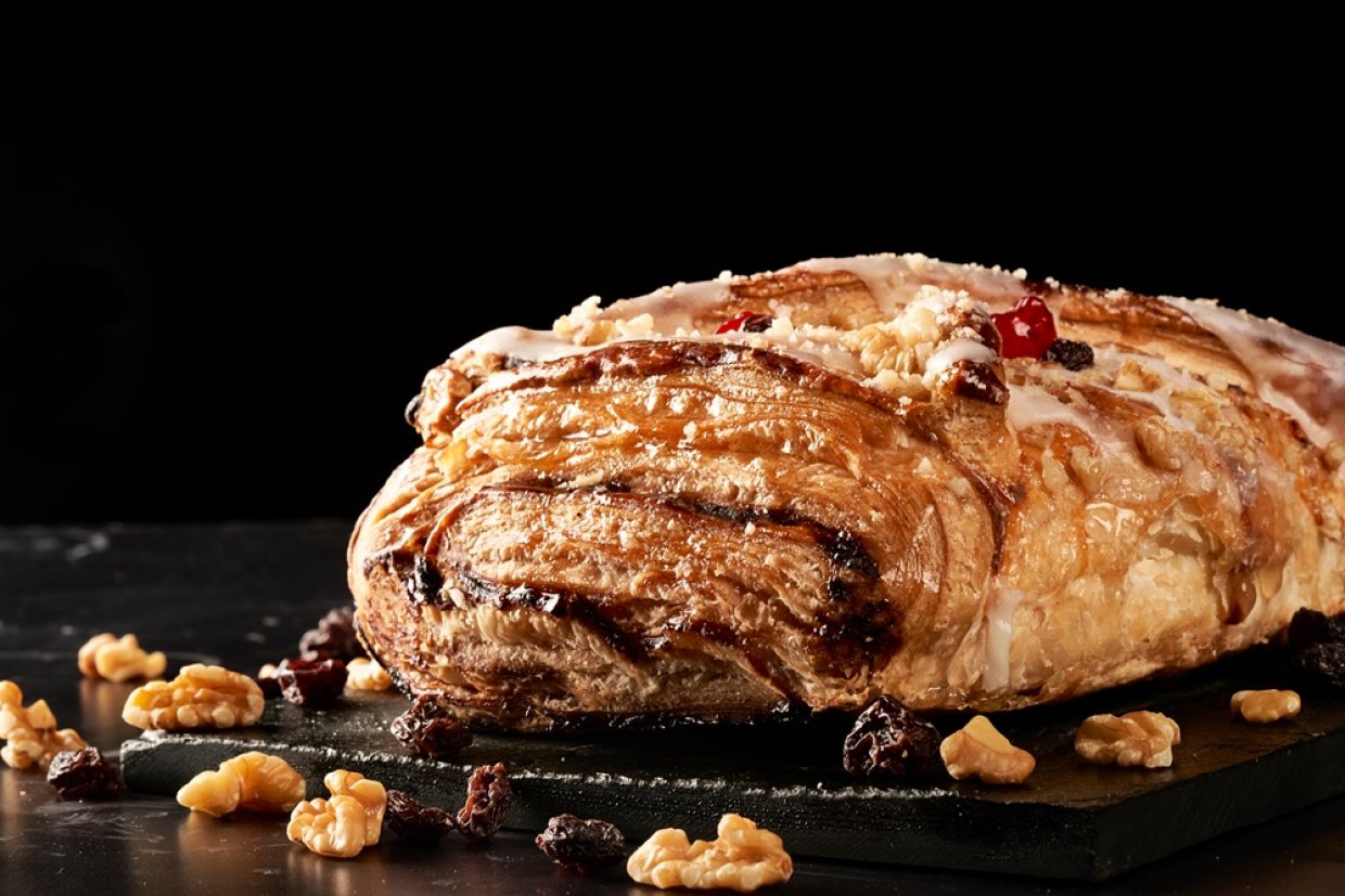 Рулет с орехами и изюмом – простой и вкусный рецепт, как приготовить пошагово